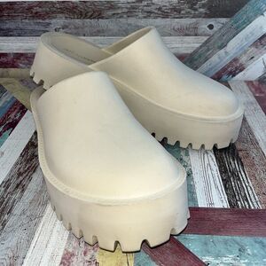 Jeffrey Campbell Ladies Clogge Platform Clogs Sandals Sand Color Beach EUC SZ 11